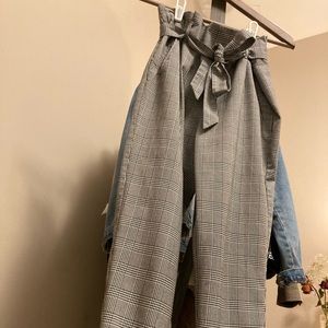 Medium, Zara, black and white dress pants with tie waist belt.